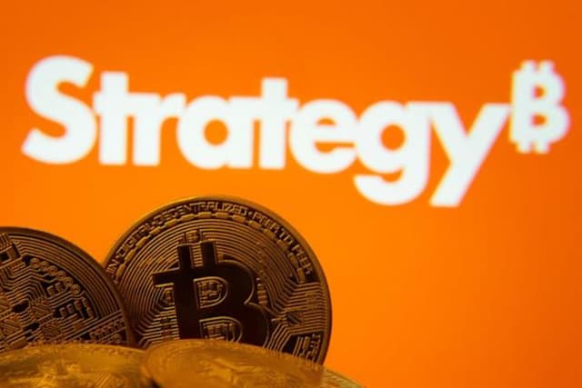Strategy的「死亡螺旋」:比特币跌破成本线,百亿杠杆帝国面临清算